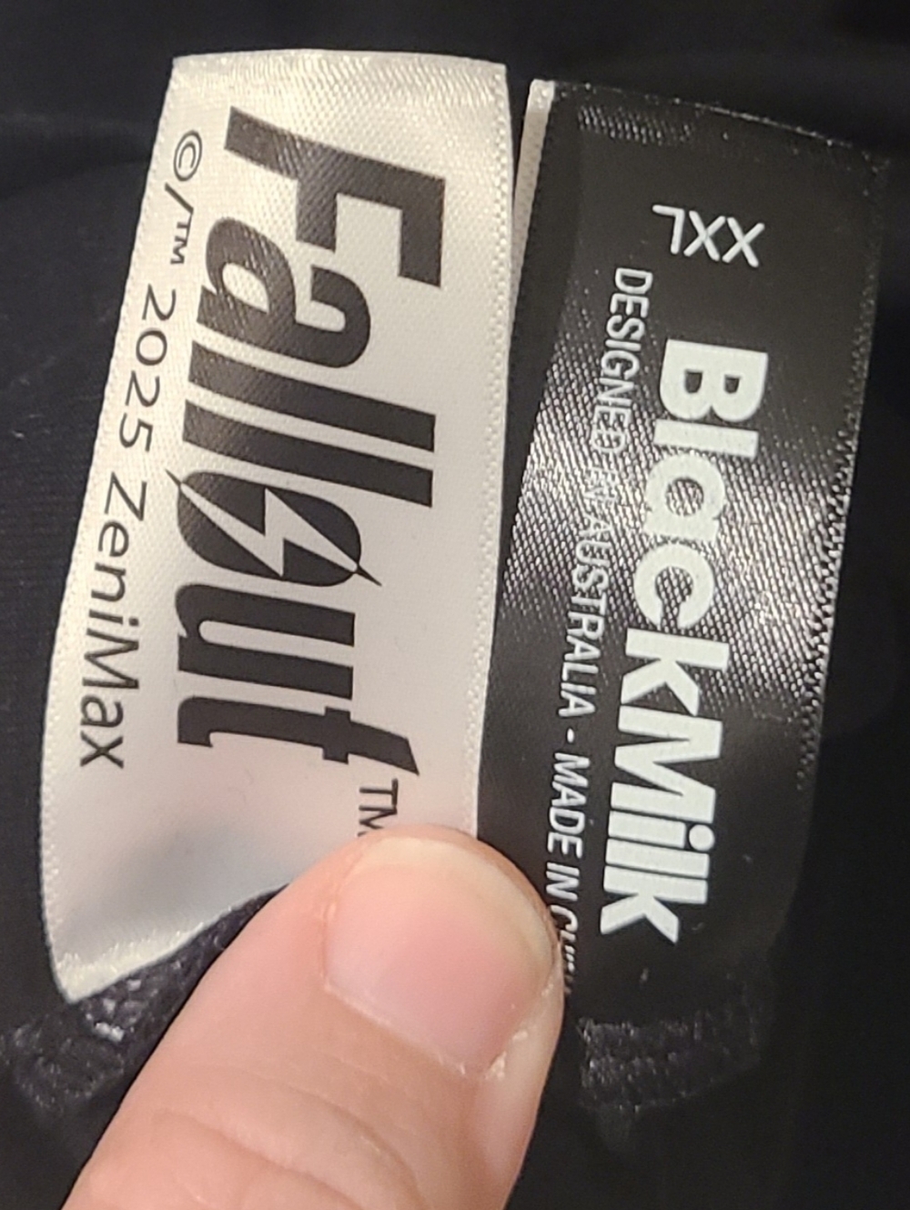 NWOT Blackmilk "Chain That Binds" Fallout BOS long-sleeved Oversized BF Tee, XXL - Picture 6 of 7